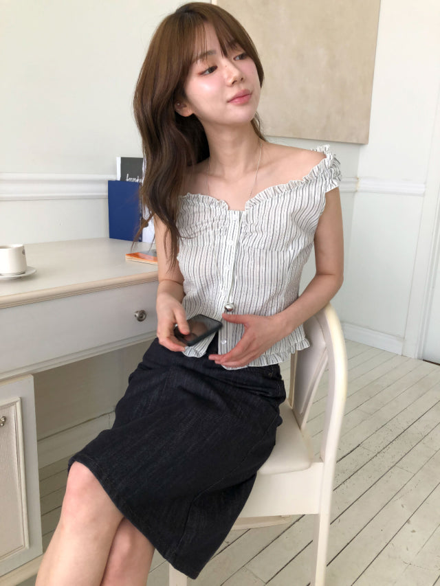 美肩荷葉邊條紋細節上衣