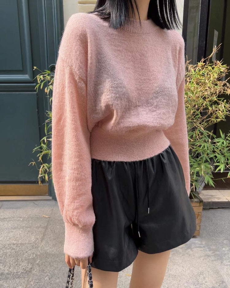 (現)軟皮側小開叉短褲