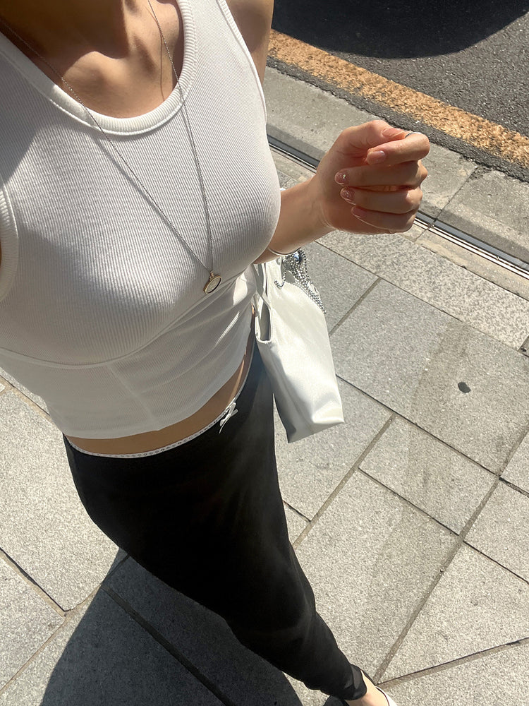 (現)美胸壓線細節削肩背心