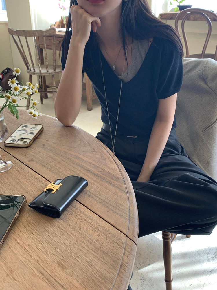 U領扣鈕細節背心