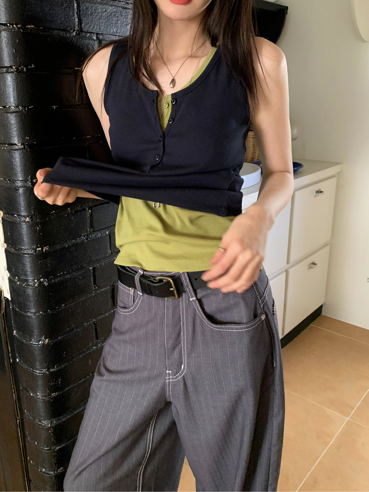 U領扣鈕細節背心