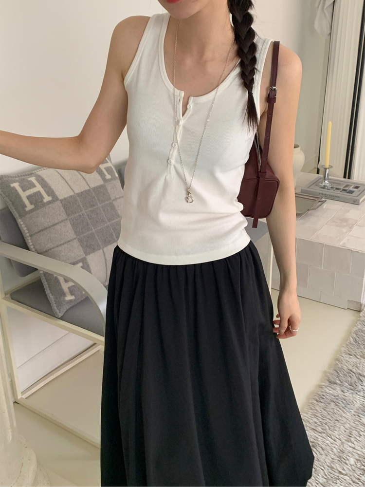 U領扣鈕細節背心