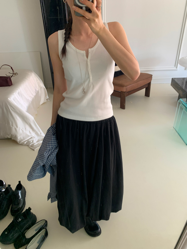 U領扣鈕細節背心