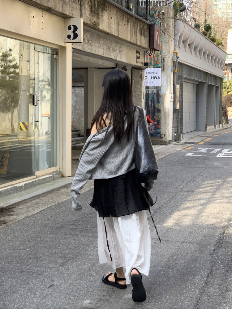透膚皺紋理綁帶細節上衣