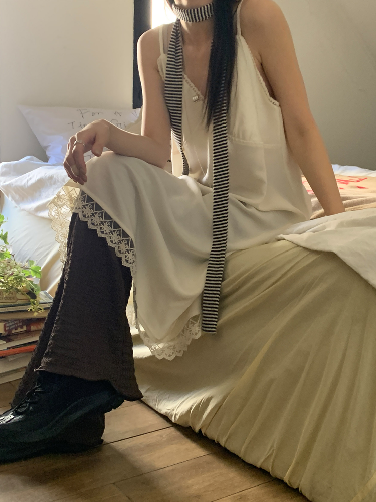 透膚皺紋理綁帶細節上衣