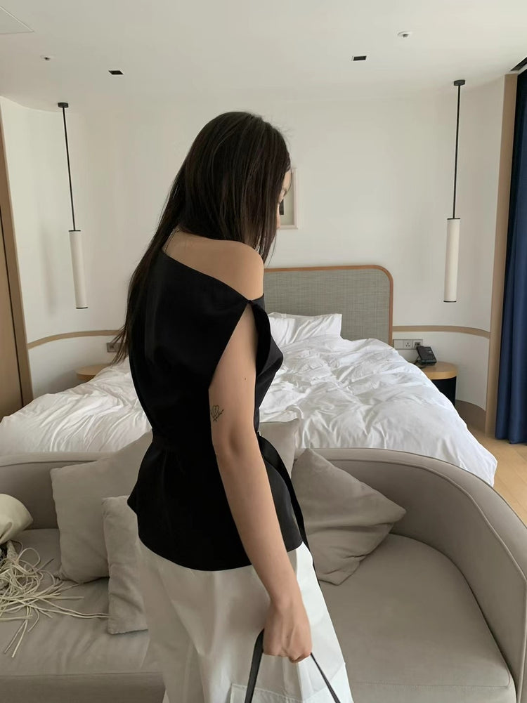 美肩腰帶細節上衣