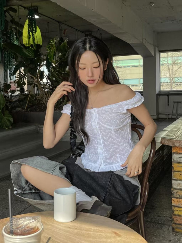 美肩縷空通花細節上衣