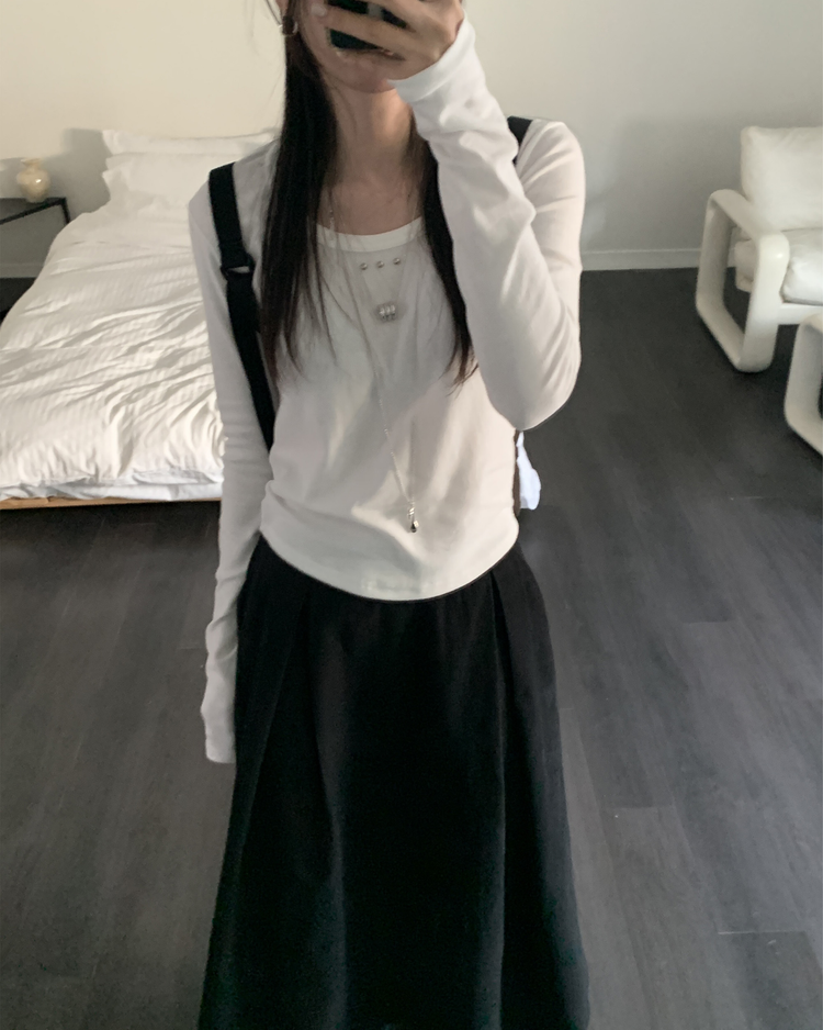 金屬釘細節U領弧下擺上衣