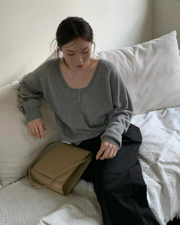 大U領美肩線細節針織上衣
