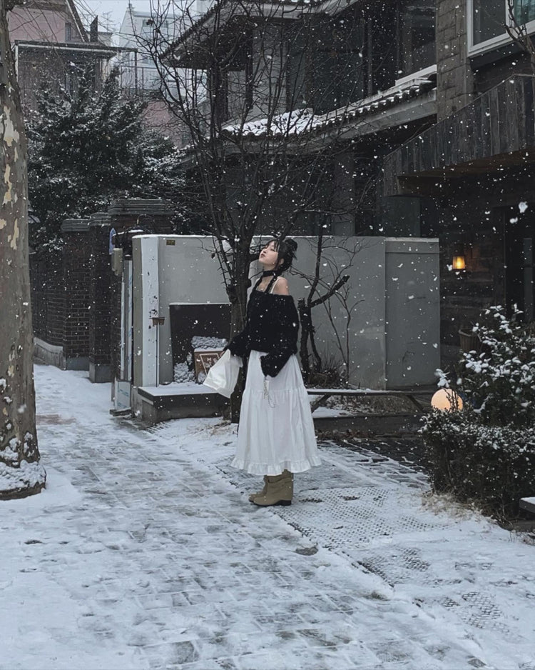 (現)鬚毛露肩修腰針織上衣