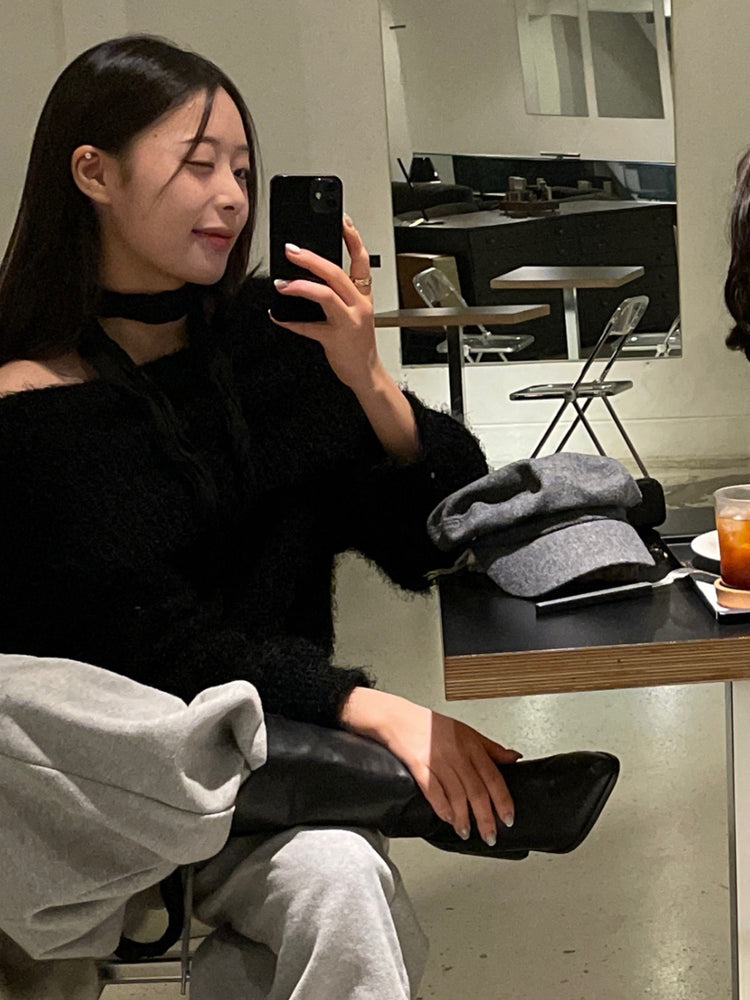 (現)鬚毛露肩修腰針織上衣