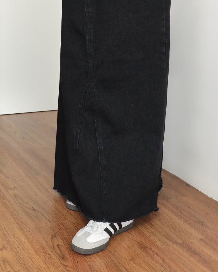 (現)鬚邊細節後開叉牛仔半裙