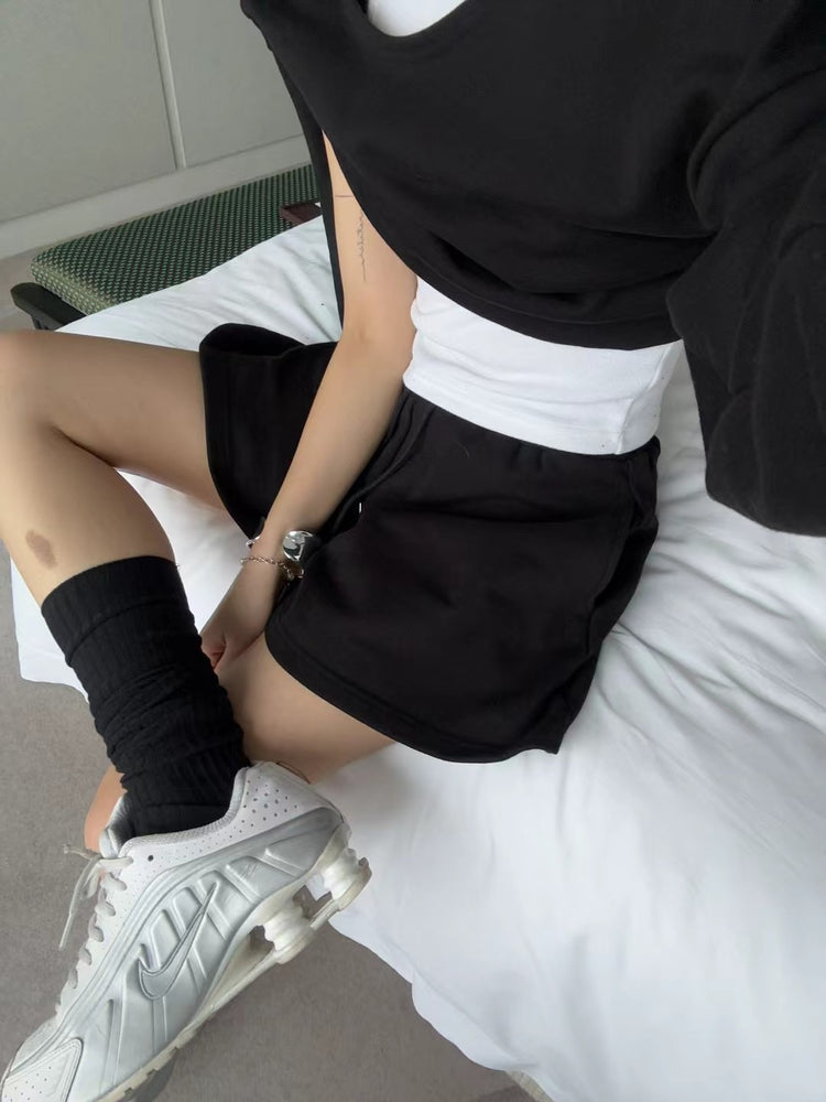 美肩線深V設計休閒套裝