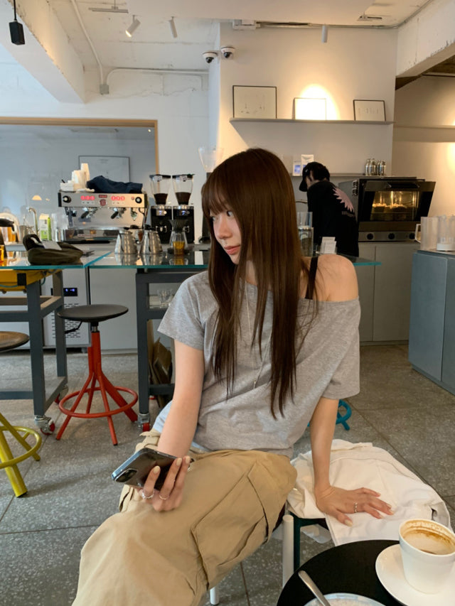 側露肩修腰休閒感上衣