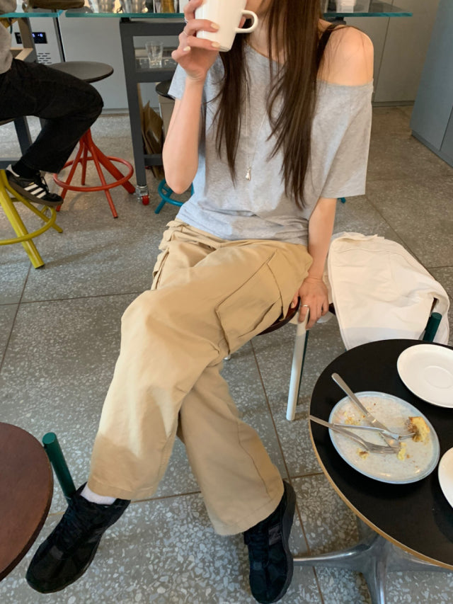 側露肩修腰休閒感上衣