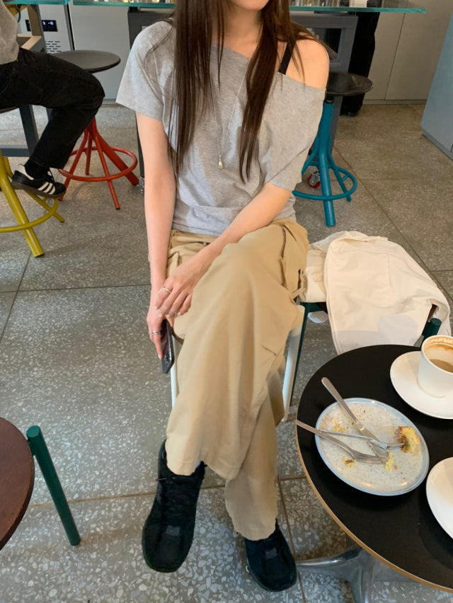 側露肩修腰休閒感上衣