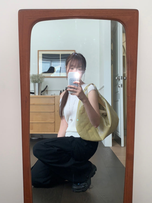 美肩綁帶修腰細節針織上衣