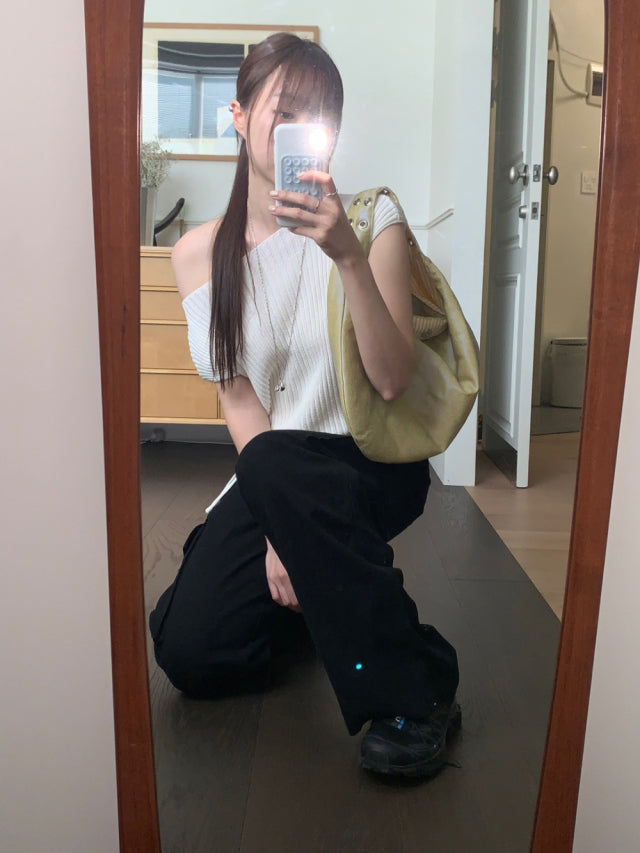 美肩綁帶修腰細節針織上衣