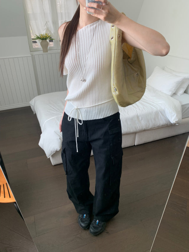 美肩綁帶修腰細節針織上衣