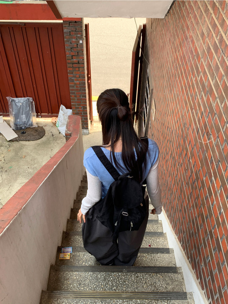 美鎖骨縷空細節針織上衣