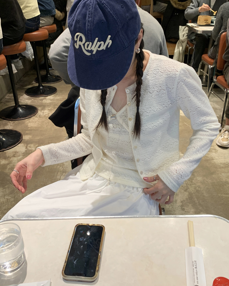 蕾絲縷空花紋細節排鈕上衣