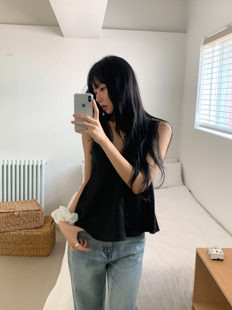 透紗邊細節V領上衣