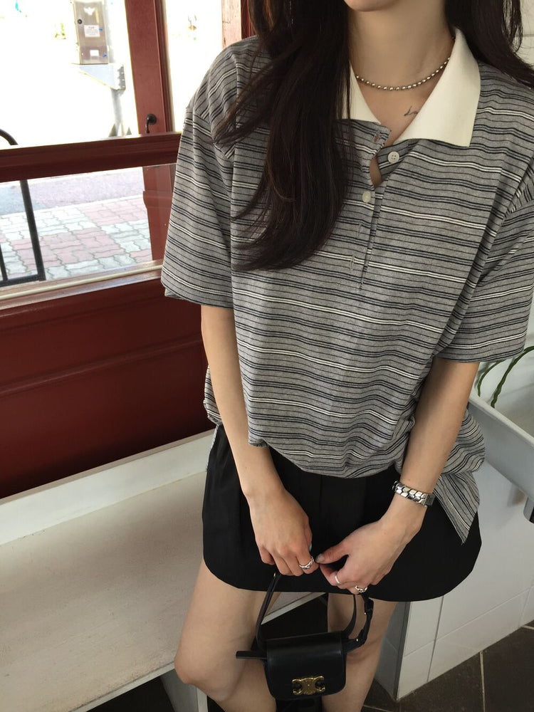 Polo領撞色條紋細節休閒上衣