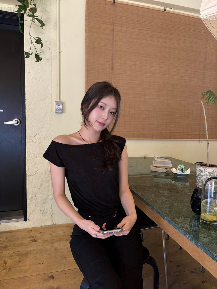 微透膚美肩暗紋上衣