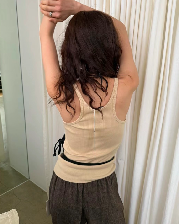 高質美色削肩挖背細節背心