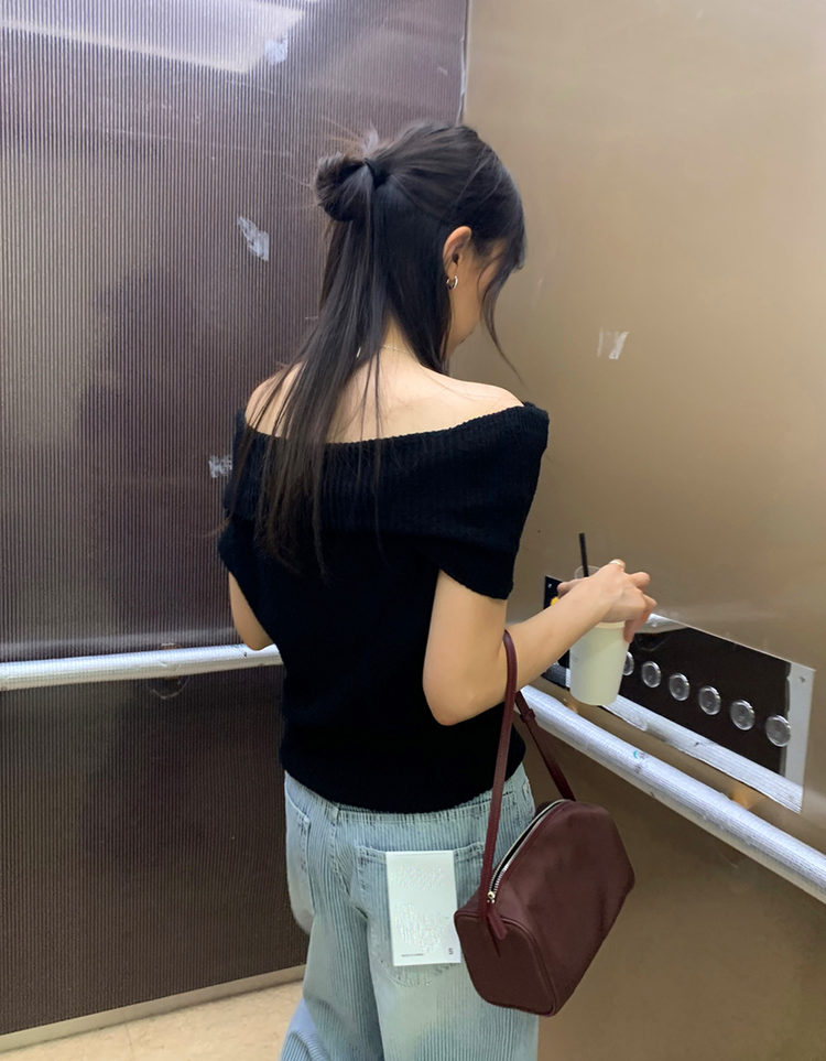 美肩反折細節針織上衣