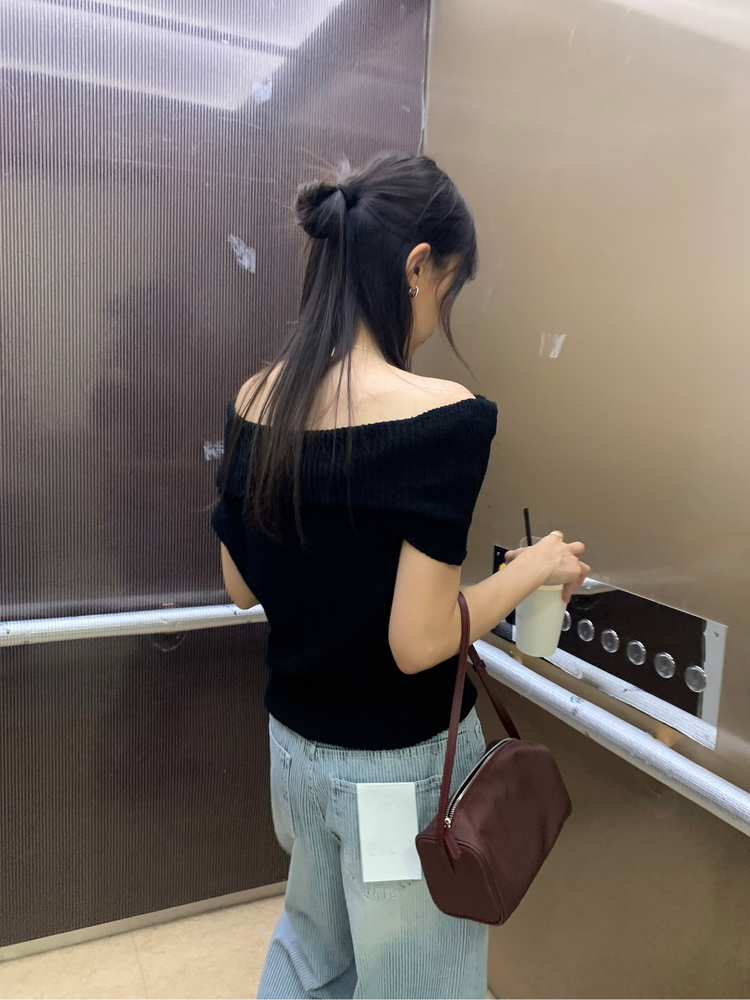 美肩反折細節針織上衣