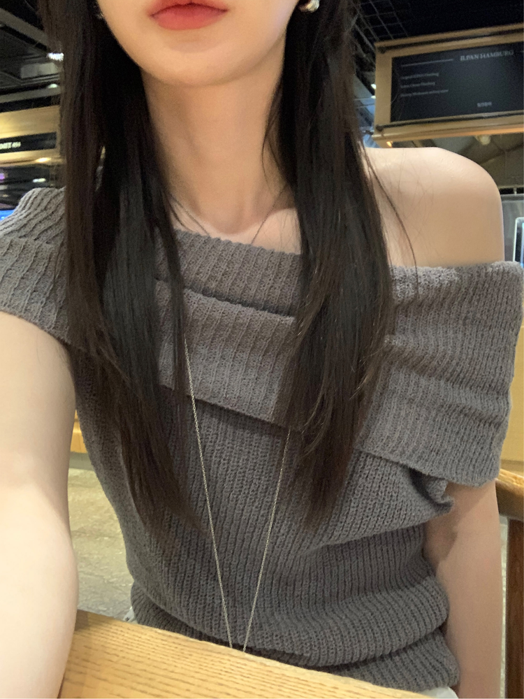 美肩反折細節針織上衣
