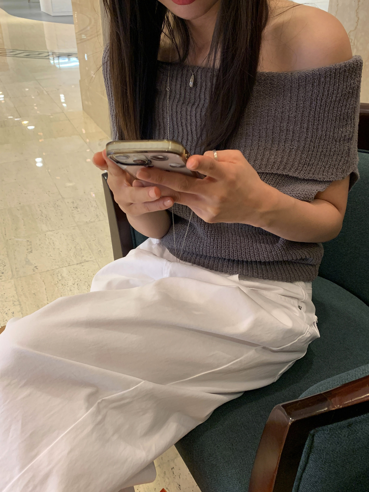 美肩反折細節針織上衣