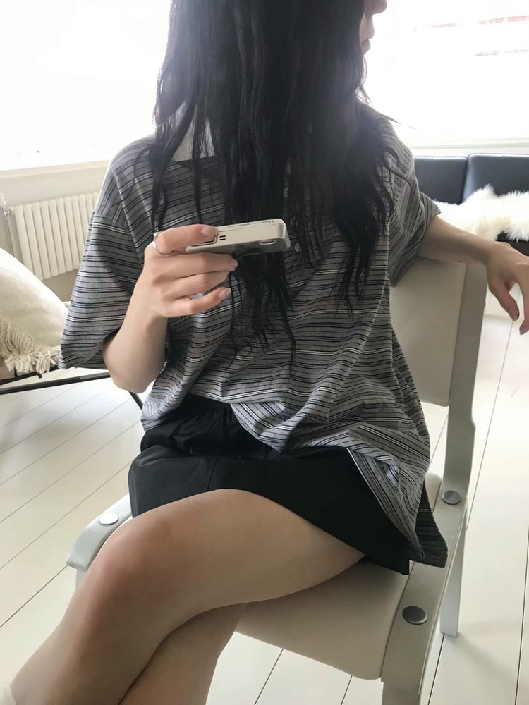 Polo領撞色條紋細節休閒上衣