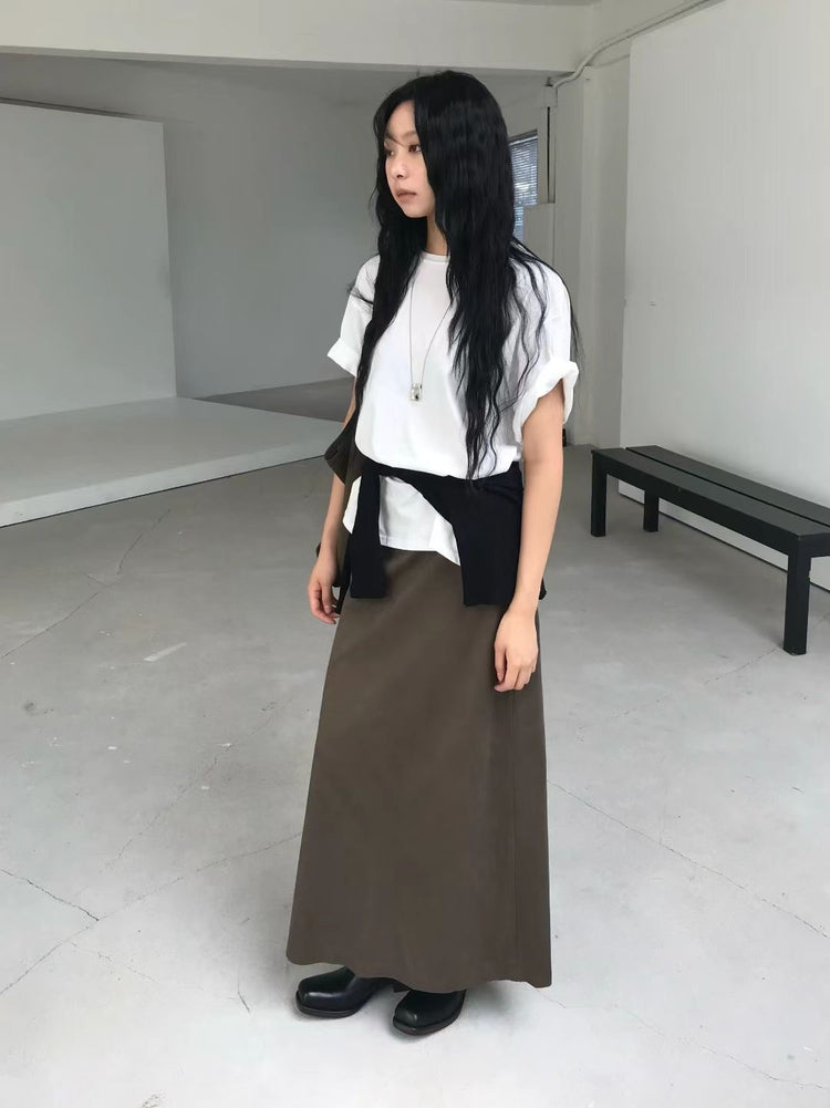 麂皮絨後開叉細節及踝裙