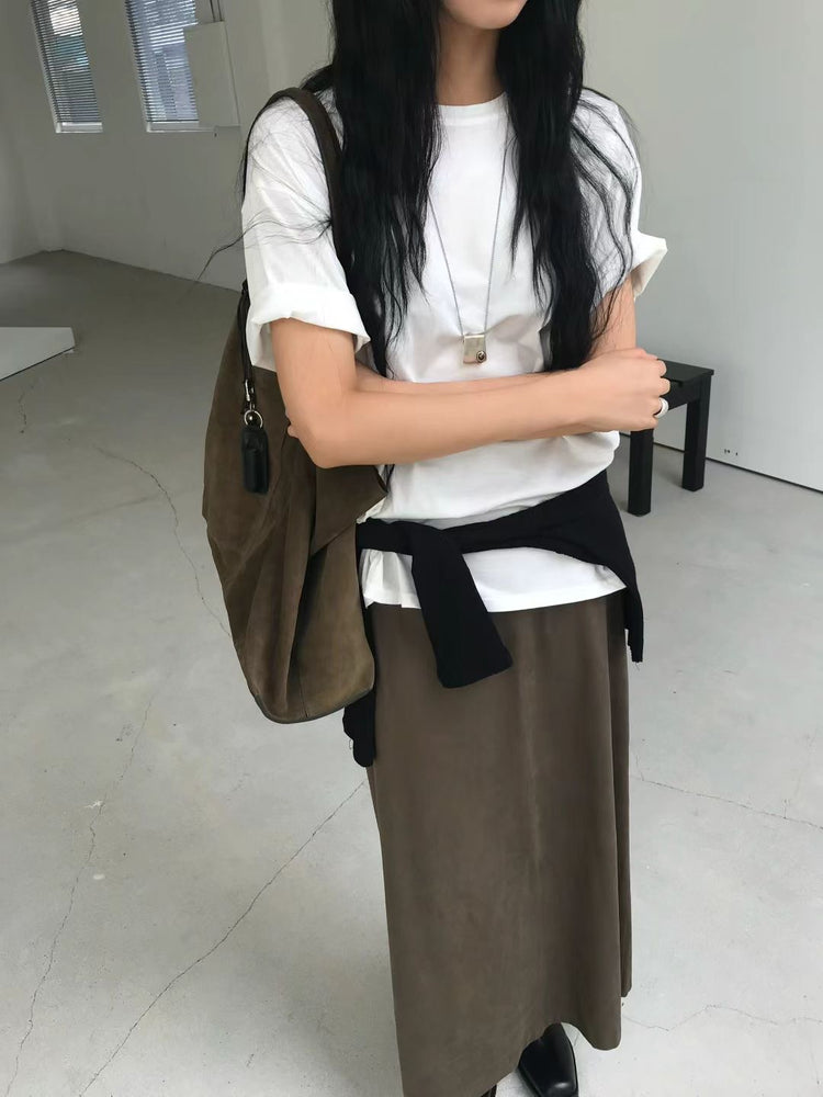 麂皮絨後開叉細節及踝裙