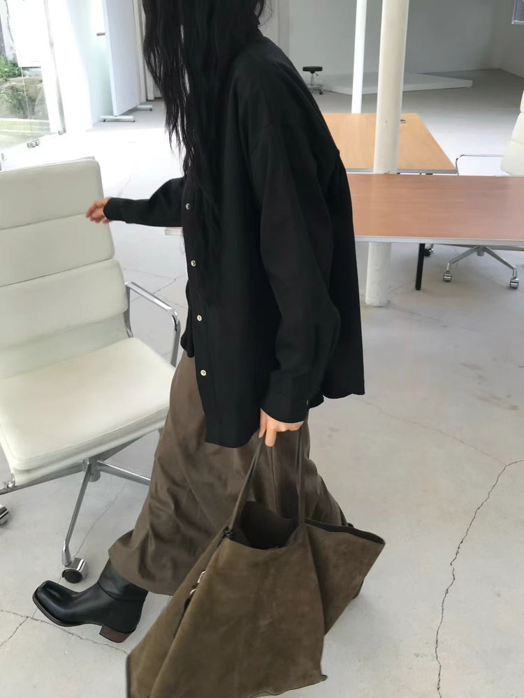 麂皮絨後開叉細節及踝裙