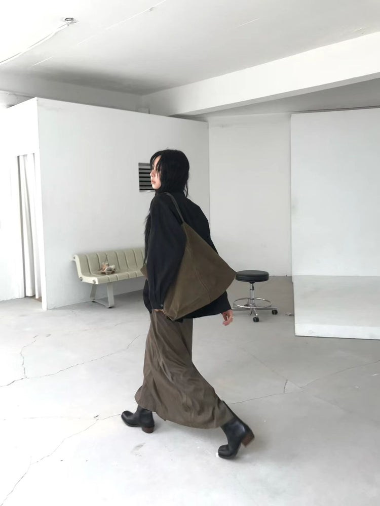 麂皮絨後開叉細節及踝裙