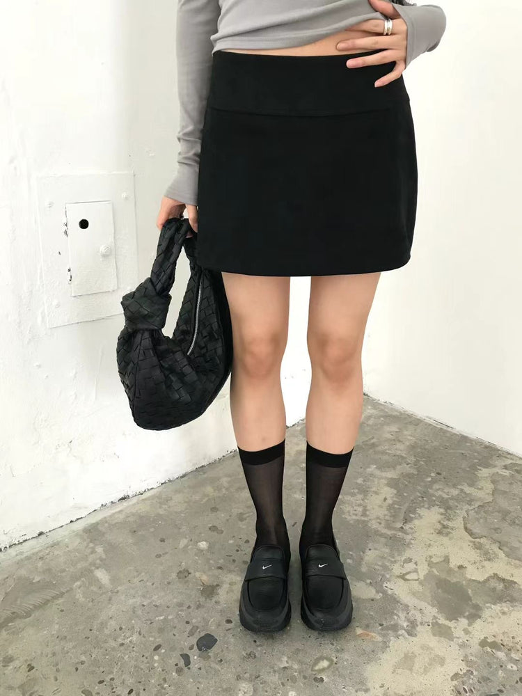 麂皮絨銀扣細節裙褲