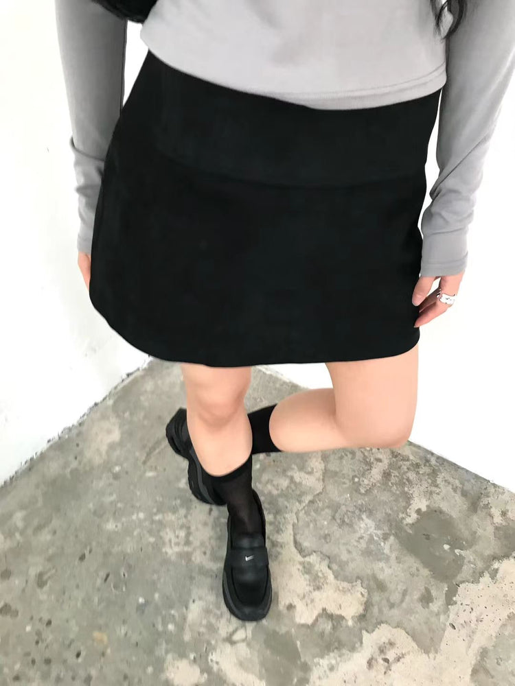 麂皮絨銀扣細節裙褲
