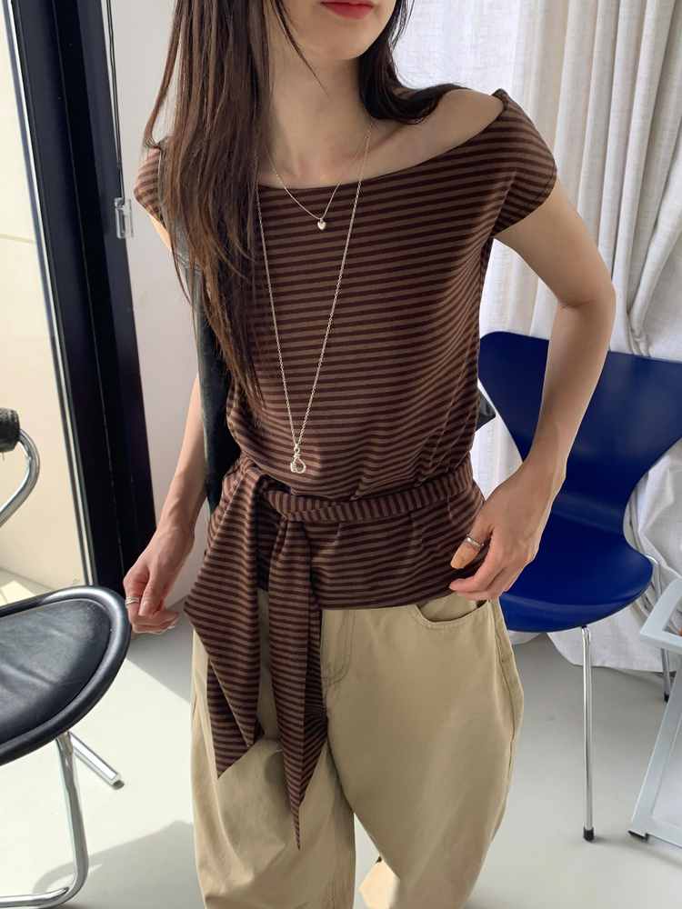 美肩條紋綁帶細節上衣