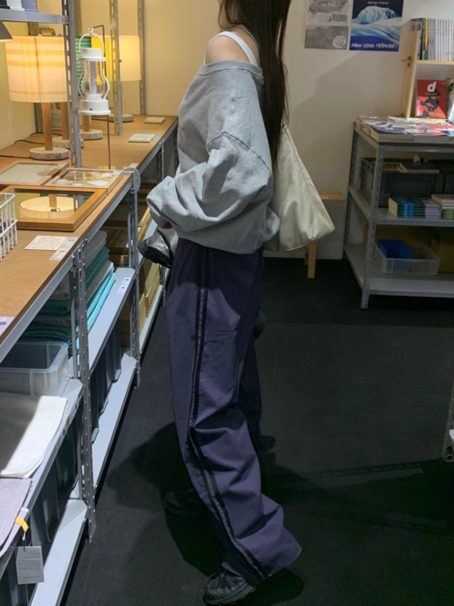 斜肩字母印花衛衣