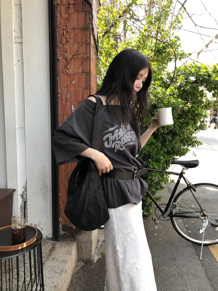 美肩字母印花寬鬆上衣