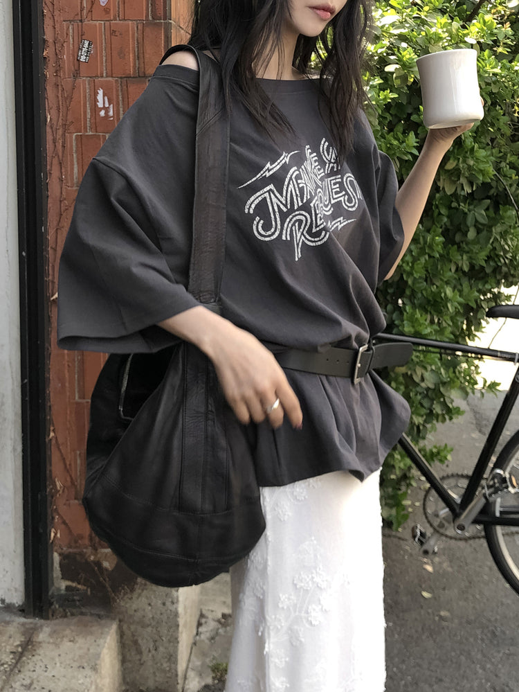 美肩字母印花寬鬆上衣