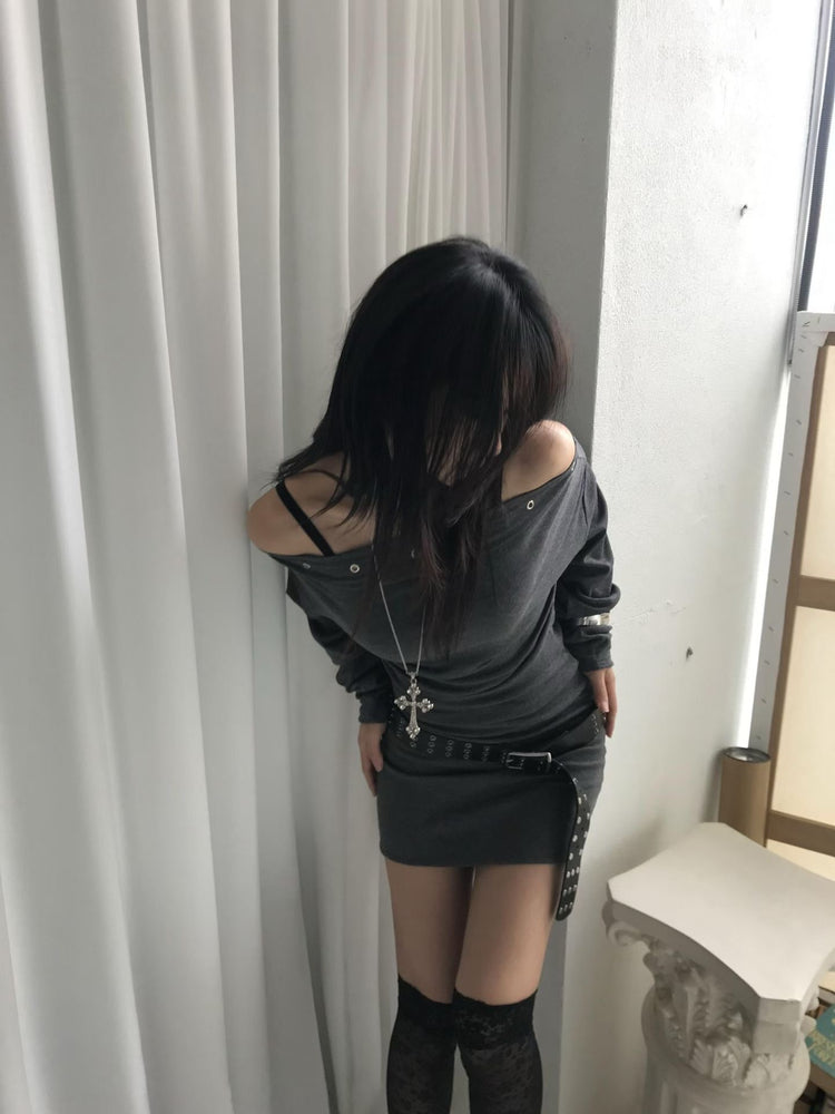 露肩鉚釘扣細節抓皺連身裙