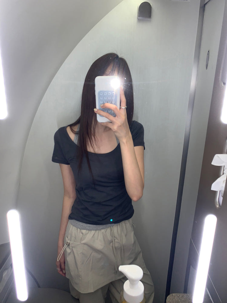 掛頸暗紋理細節上衣