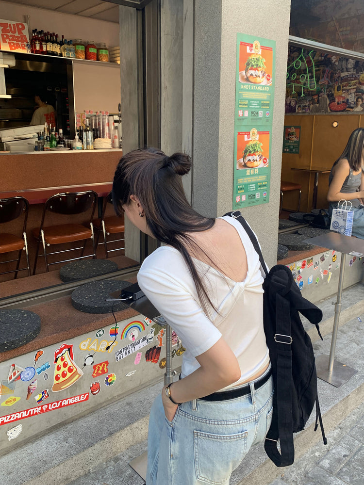 扭結設計前後兩穿上衣