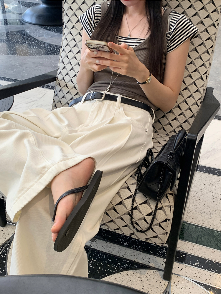 美鎖骨細節條紋上衣