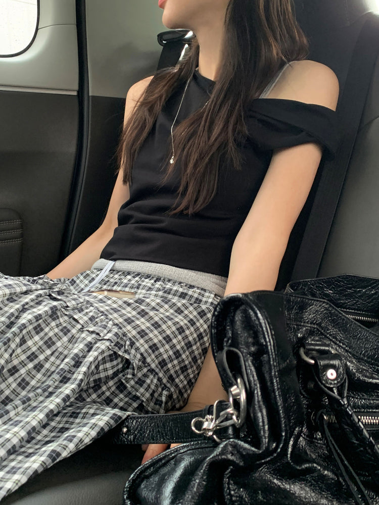 美肩扭轉抓皺細節上衣