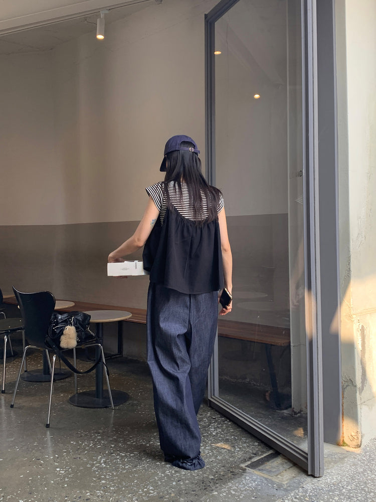 細肩帶壓褶寬鬆上衣